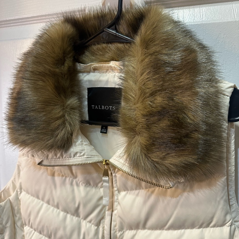 Talbots Cream Down-Filled Puffer Vest W/Faux Fur Trim Collar Woman’s Medium - Picture 4 of 6